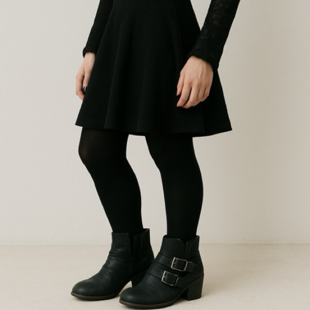 Clark’s artisan Black Goth Ankle Boots with Buckles – Size 9